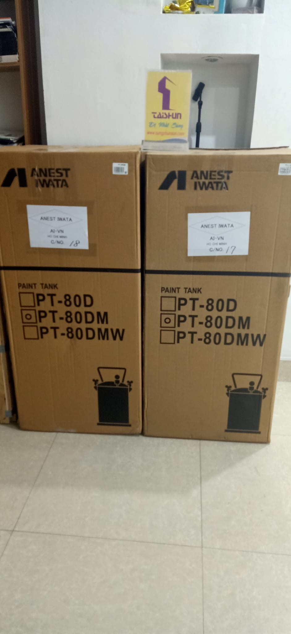 Nồi trộn sơn lớn nhất của Iwata PT-80DM dung tích 80 lít có khuấy
